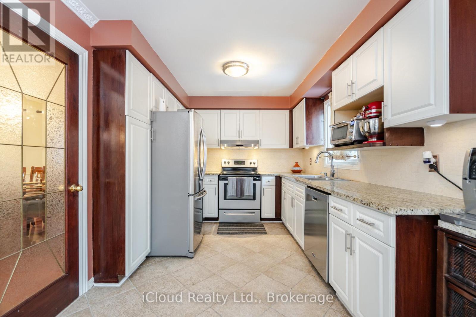 1615 Sir Monty's Drive, Mississauga, Ontario  L5N 4R1 - Photo 10 - W13024836