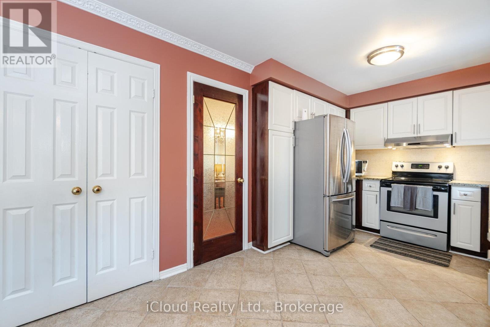 1615 Sir Monty's Drive, Mississauga, Ontario  L5N 4R1 - Photo 11 - W13024836