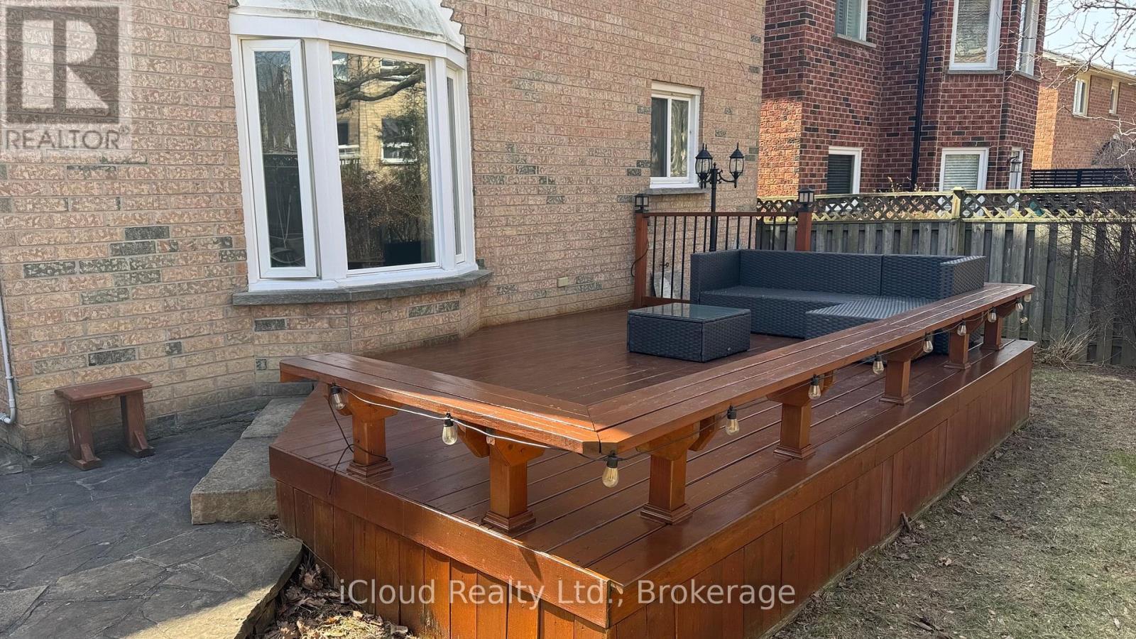 1615 Sir Monty's Drive, Mississauga, Ontario  L5N 4R1 - Photo 38 - W13024836