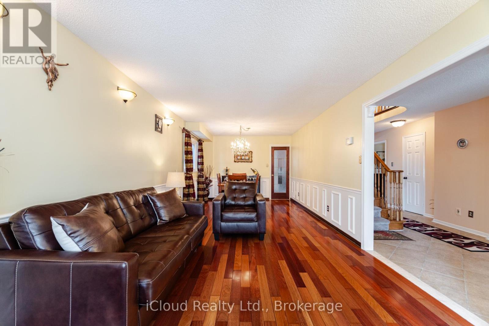 1615 Sir Monty's Drive, Mississauga, Ontario  L5N 4R1 - Photo 7 - W13024836