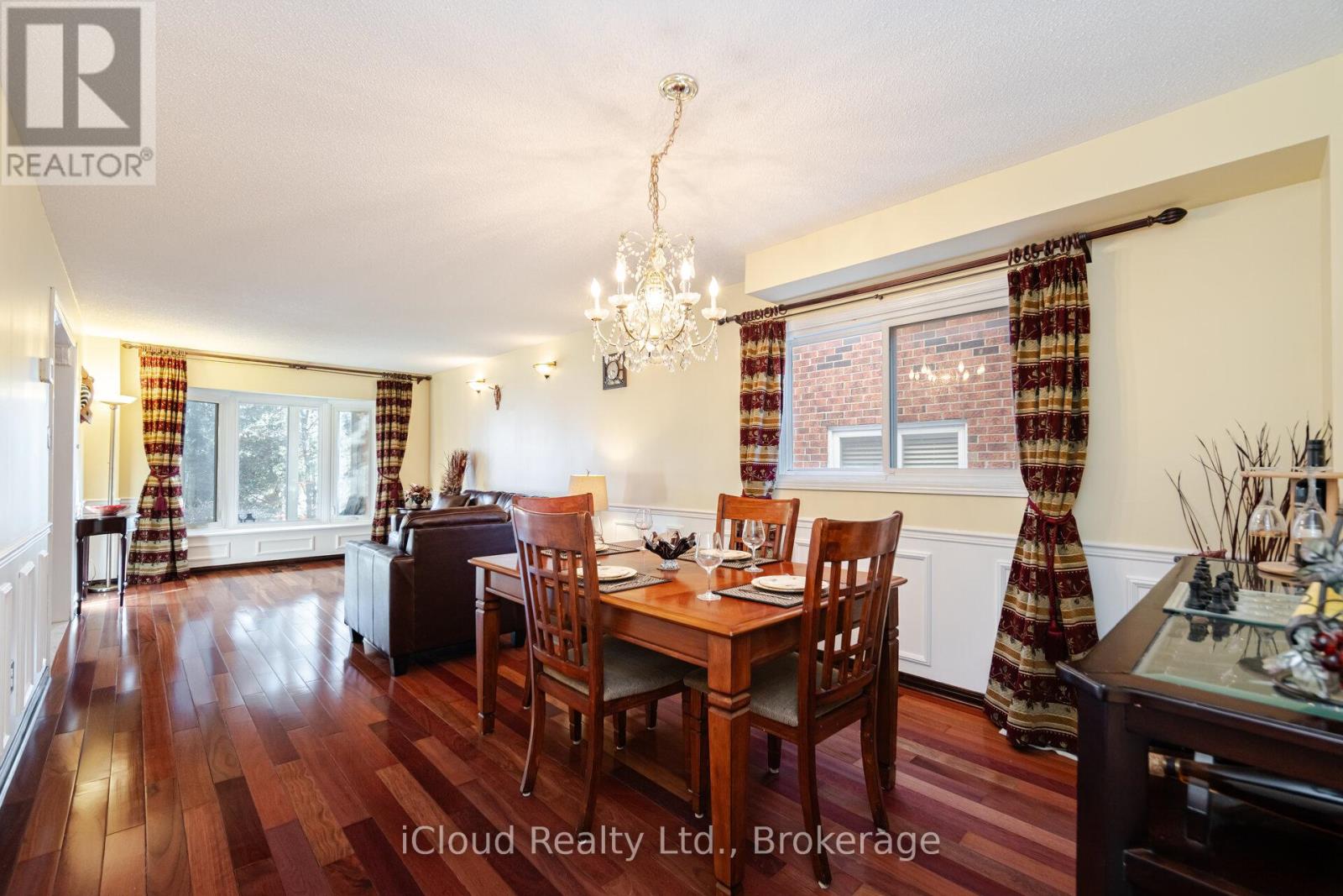 1615 Sir Monty's Drive, Mississauga, Ontario  L5N 4R1 - Photo 8 - W13024836