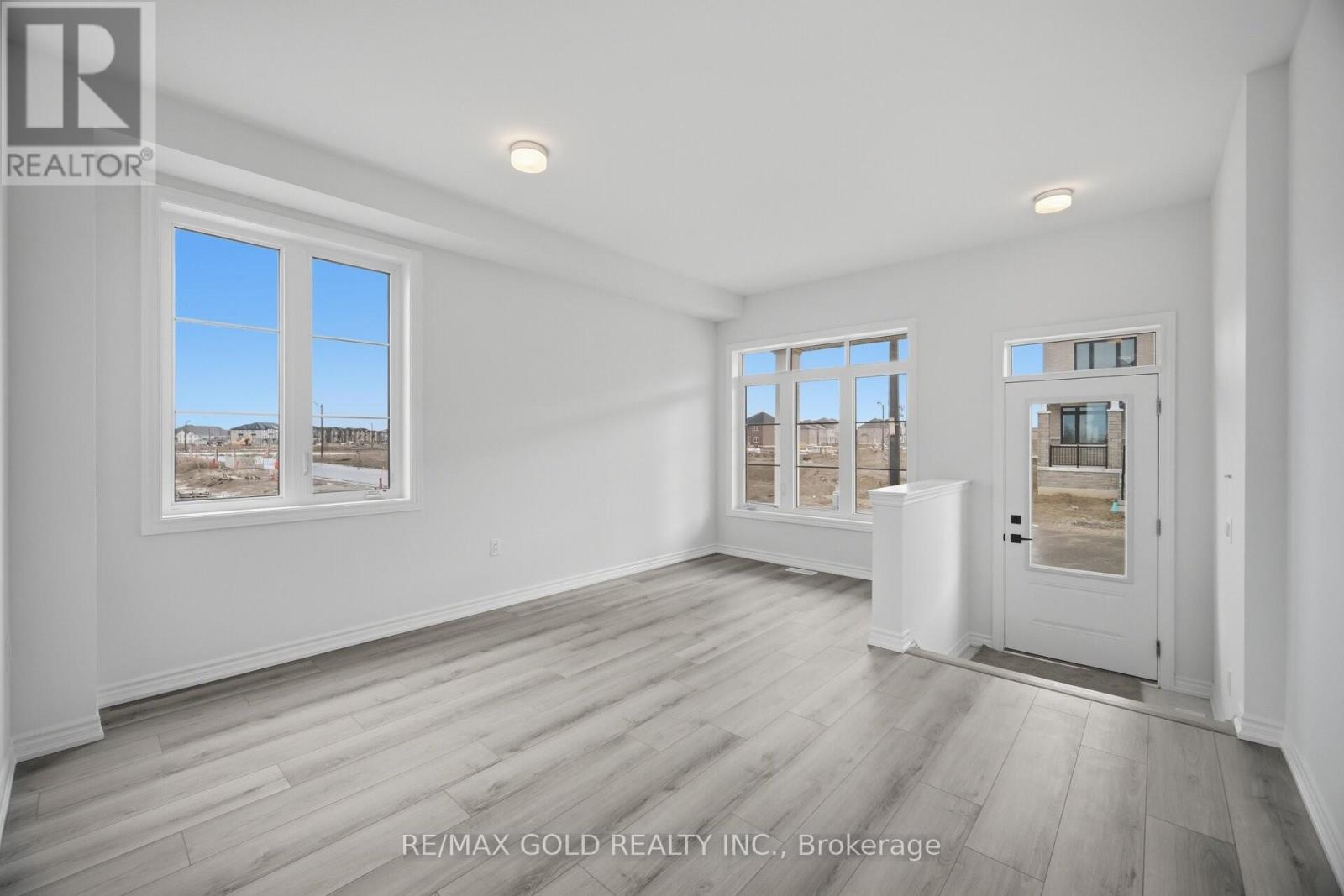 31 Watkins Road, Brampton, Ontario  L6R 4E3 - Photo 2 - W13024854