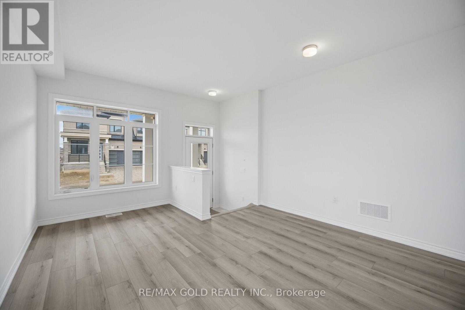 31 Watkins Road, Brampton, Ontario  L6R 4E3 - Photo 3 - W13024854