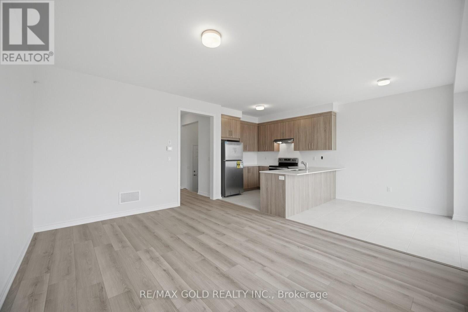 31 Watkins Road, Brampton, Ontario  L6R 4E3 - Photo 6 - W13024854