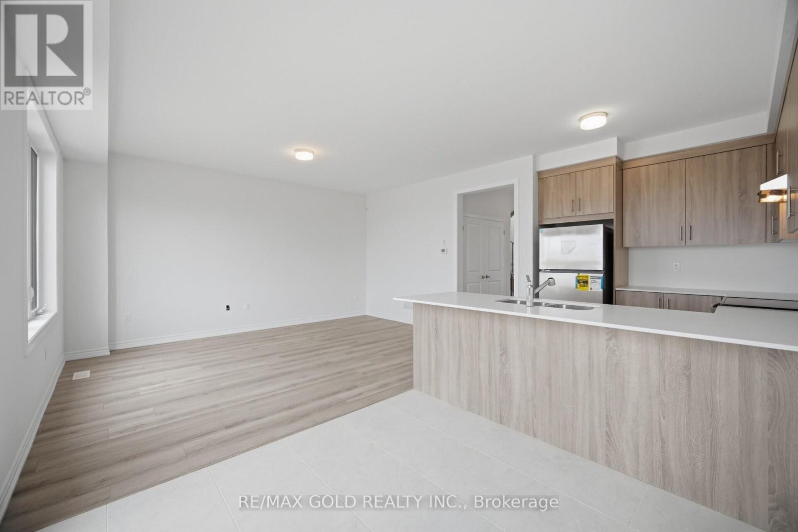 31 Watkins Road, Brampton, Ontario  L6R 4E3 - Photo 9 - W13024854