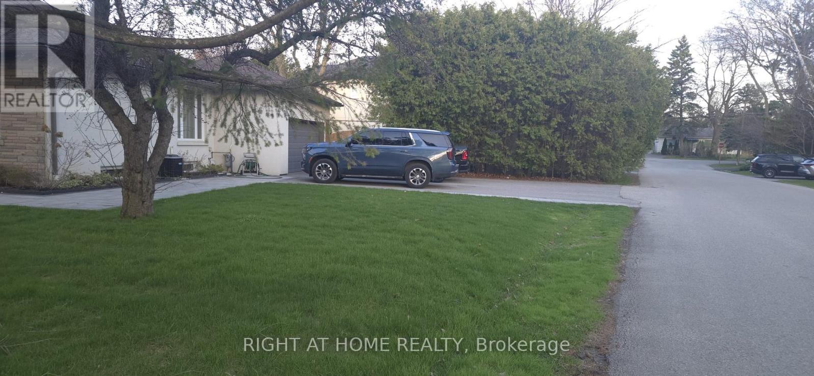 1565 Kipper Avenue, Mississauga, Ontario  L5G 4C9 - Photo 3 - W12878650