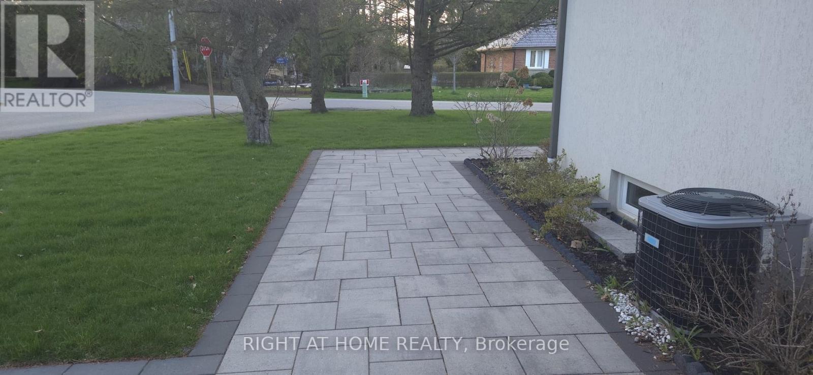 1565 Kipper Avenue, Mississauga, Ontario  L5G 4C9 - Photo 4 - W12878650