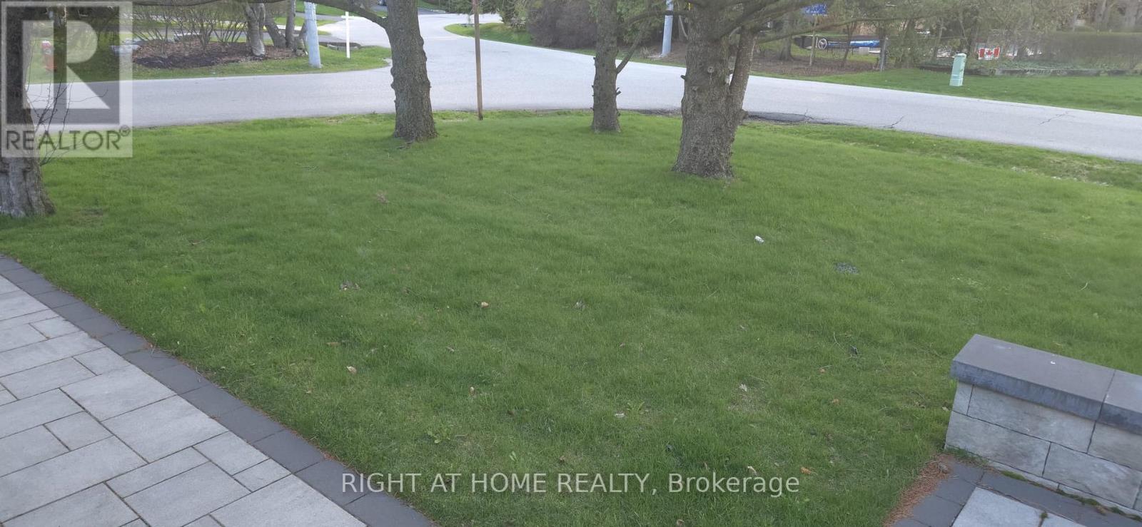 1565 Kipper Avenue, Mississauga, Ontario  L5G 4C9 - Photo 5 - W12878650