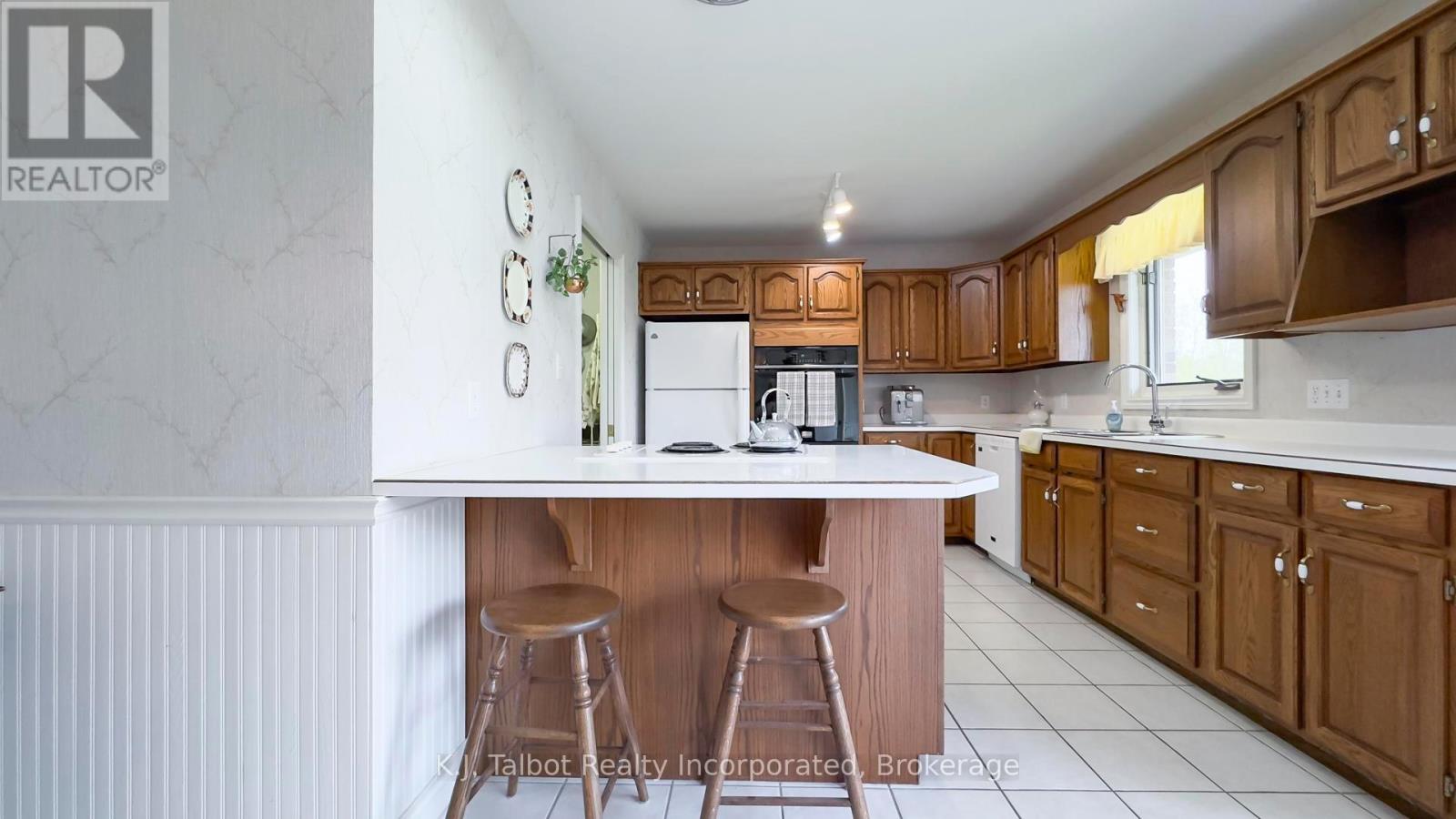 386 Templeton Street, North Huron, Ontario  N0M 1H0 - Photo 17 - X13019014