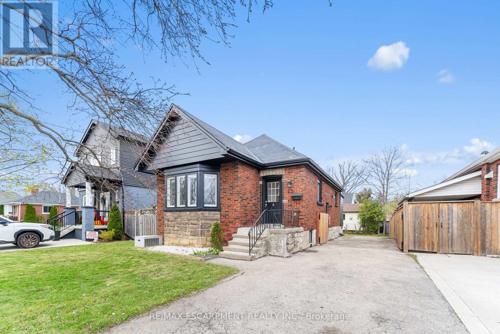 53 Brucedale Avenue E, Hamilton, Ontario  L9A 1N2 - Photo 2 - X13024546