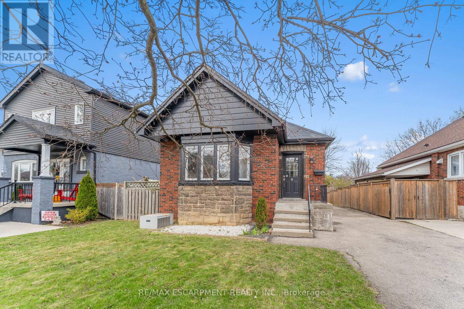 53 Brucedale Avenue E, Hamilton, Ontario  L9A 1N2 - Photo 3 - X13024546