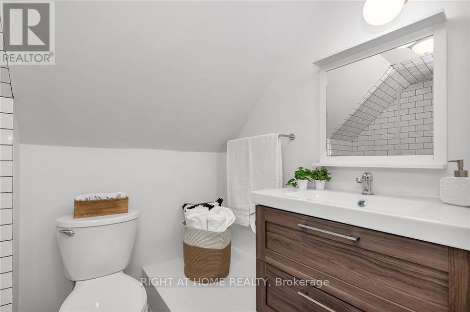 2 - 100 Dunsmure Road, Hamilton, Ontario  L8M 1S4 - Photo 9 - X13024662