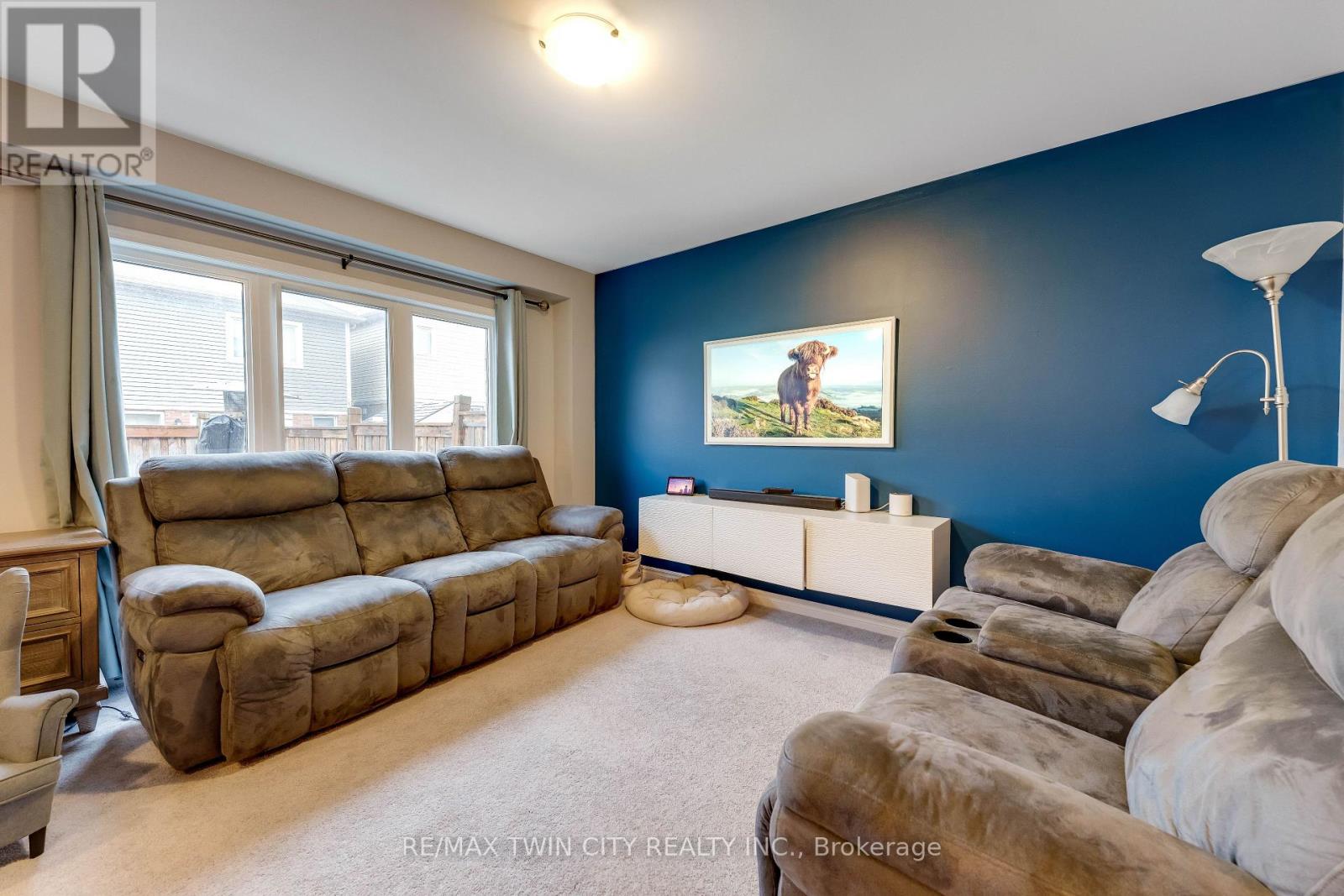 21 Postmaster Drive, Kitchener, Ontario  N2R 0J2 - Photo 5 - X13024668