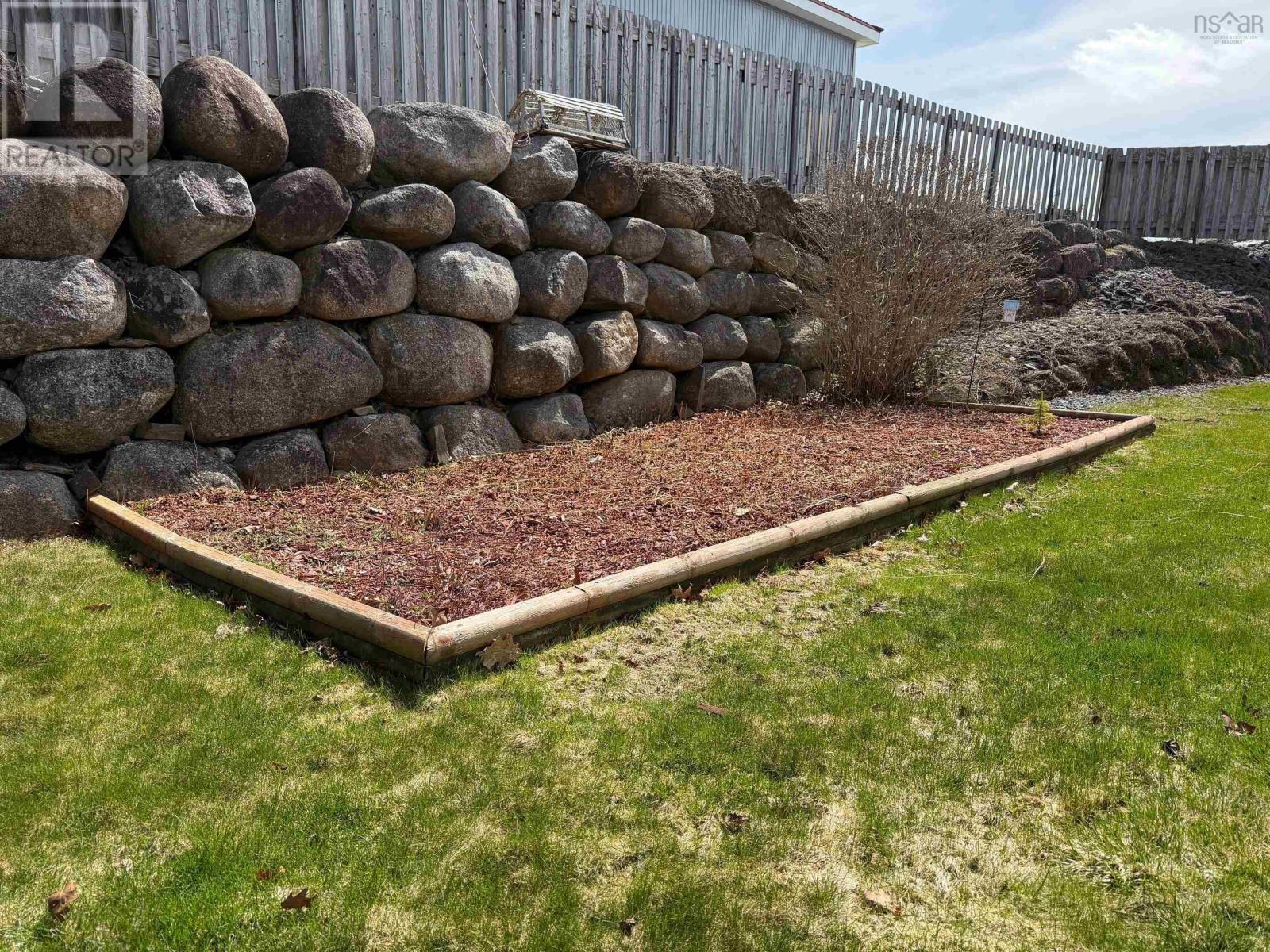 44 Clairmount Avenue, Bridgewater, Nova Scotia  B4V 4C8 - Photo 18 - 202608113