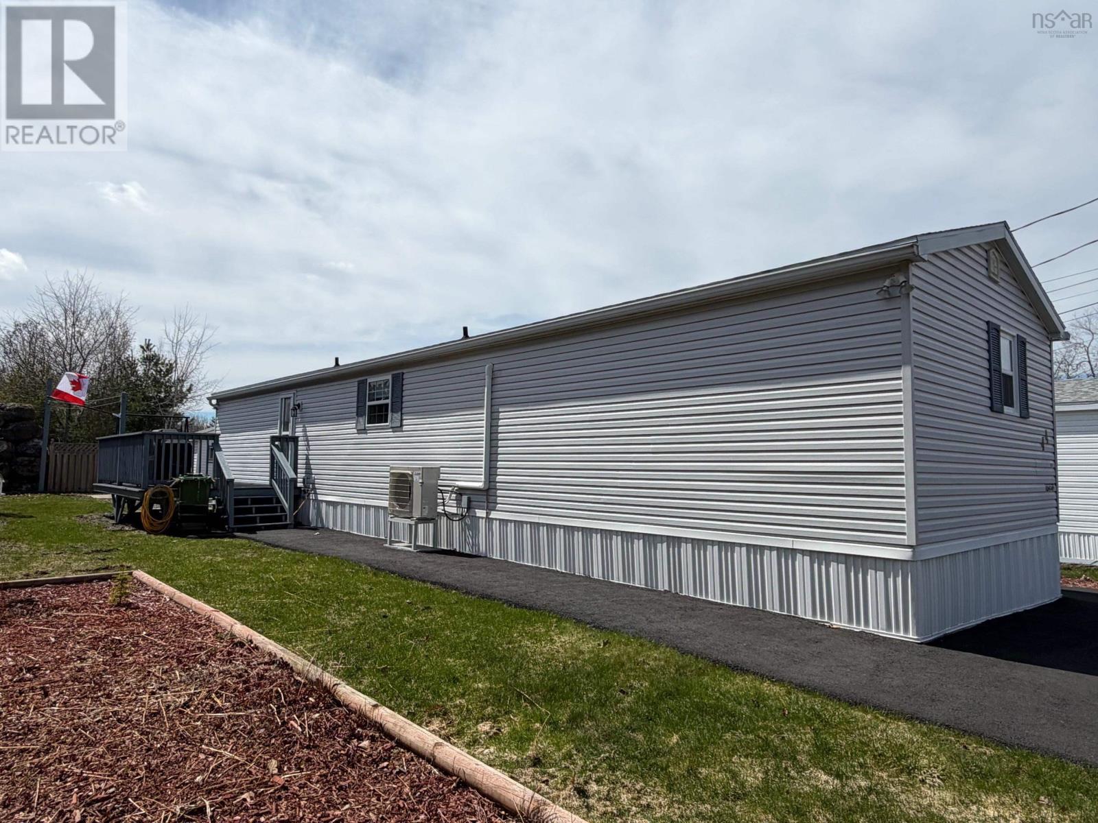 44 Clairmount Avenue, Bridgewater, Nova Scotia  B4V 4C8 - Photo 4 - 202608113