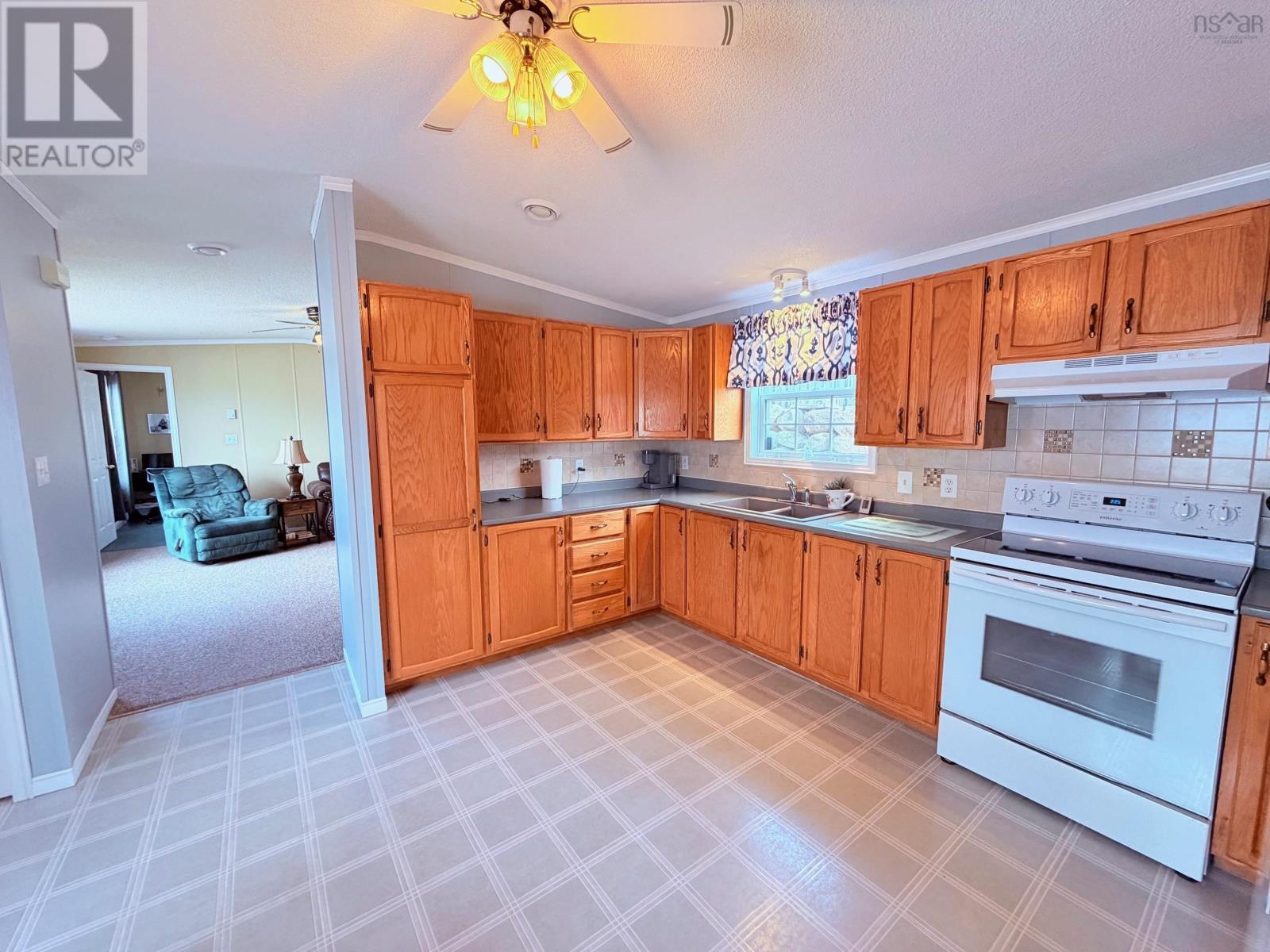 44 Clairmount Avenue, Bridgewater, Nova Scotia  B4V 4C8 - Photo 6 - 202608113