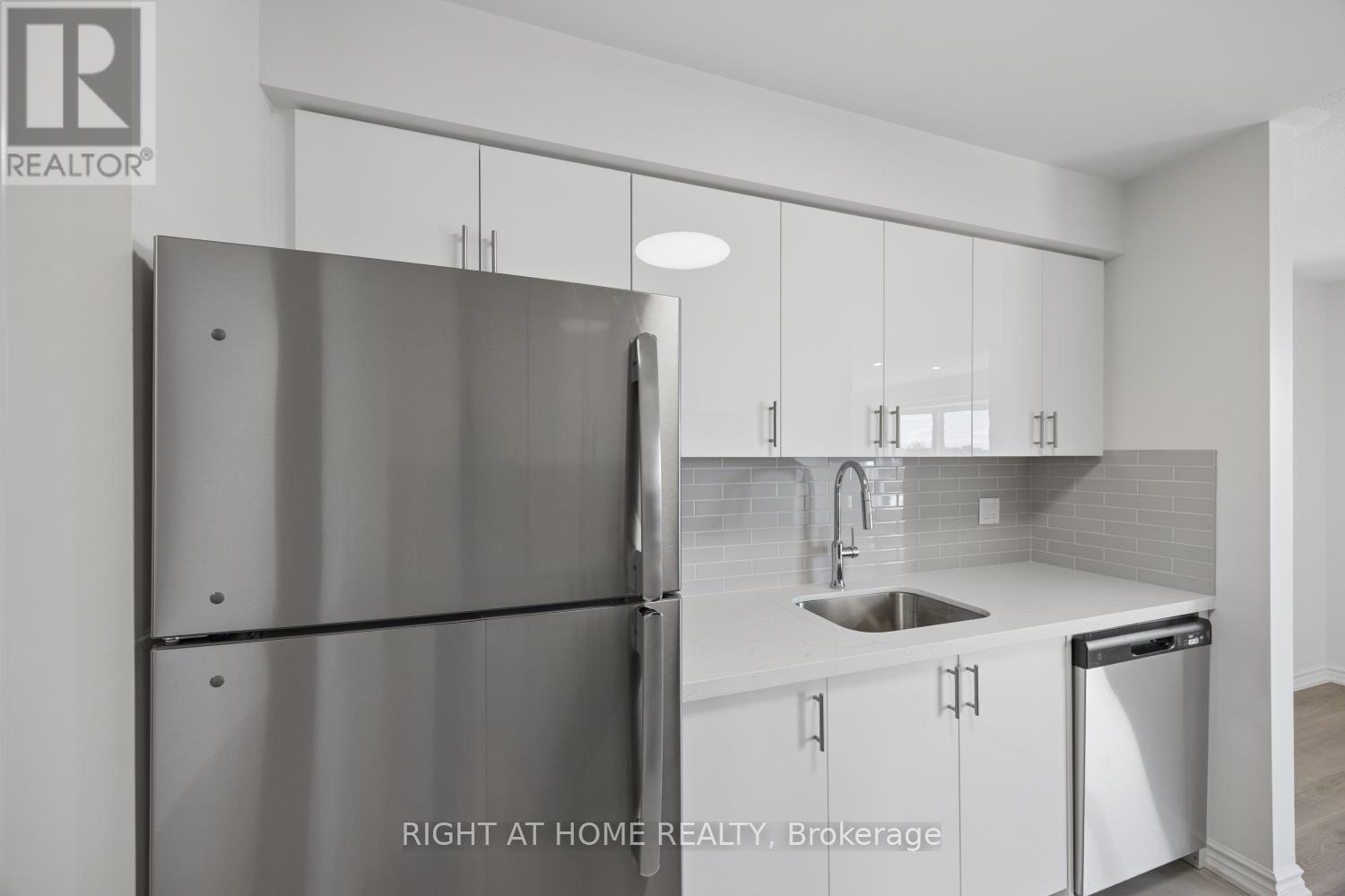 301 - 108 Water Street, Scugog (Port Perry), Ontario  L9L 1R2 - Photo 13 - E13024932