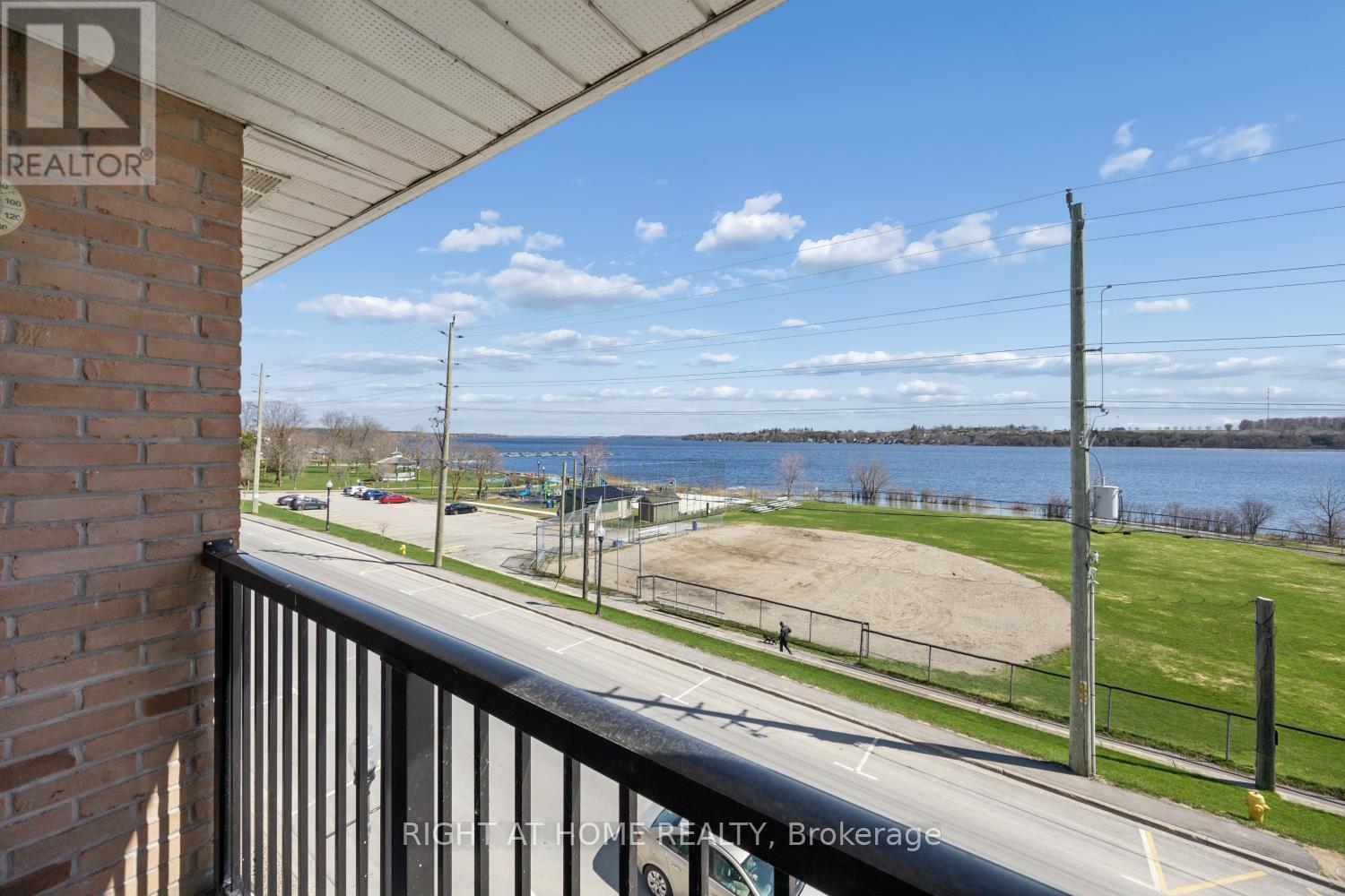 301 - 108 Water Street, Scugog (Port Perry), Ontario  L9L 1R2 - Photo 3 - E13024932