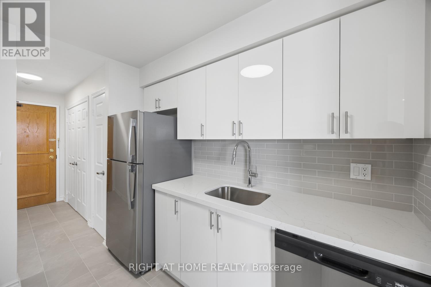 301 - 108 Water Street, Scugog (Port Perry), Ontario  L9L 1R2 - Photo 8 - E13024932