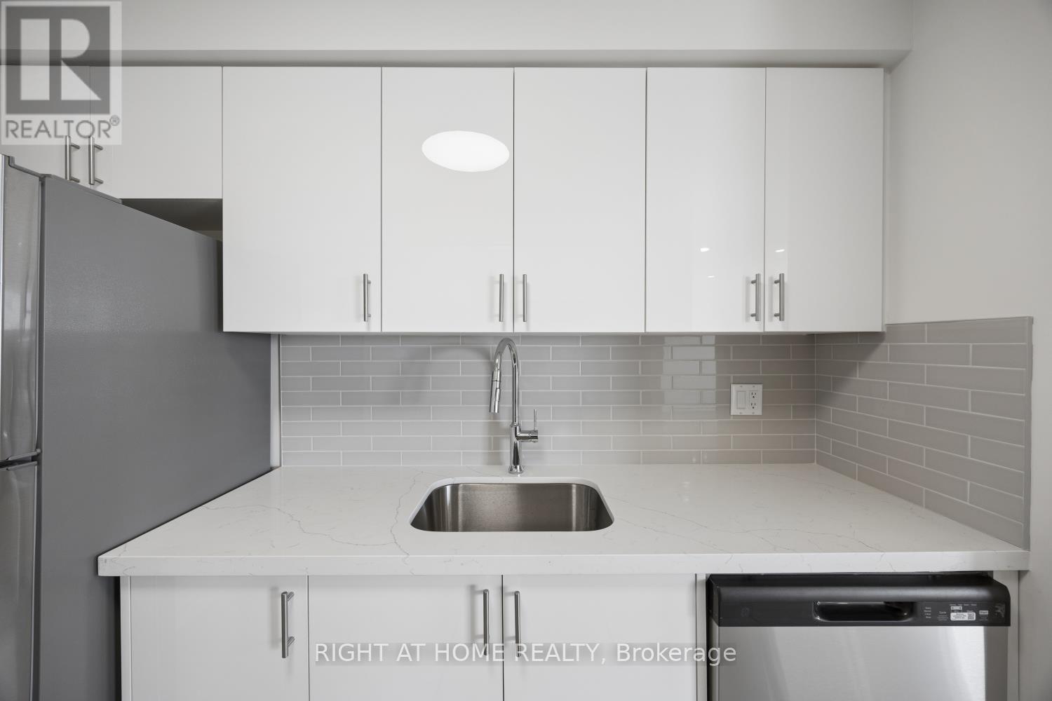 301 - 108 Water Street, Scugog (Port Perry), Ontario  L9L 1R2 - Photo 9 - E13024932