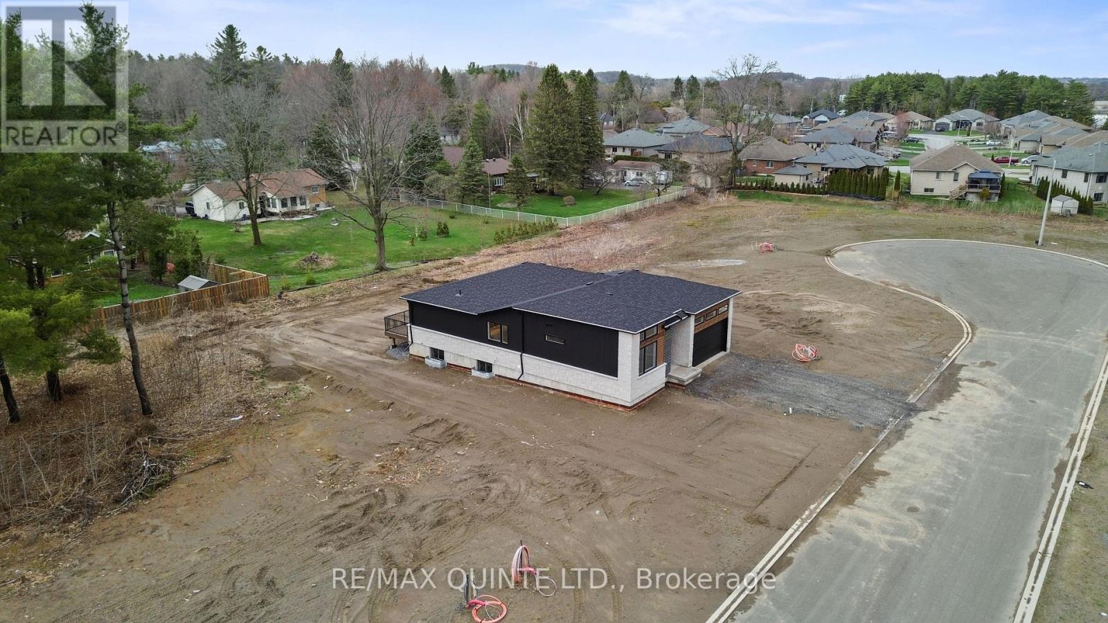 27 Exeter Court, Quinte West, Ontario  K8V 5P4 - Photo 4 - X13024992