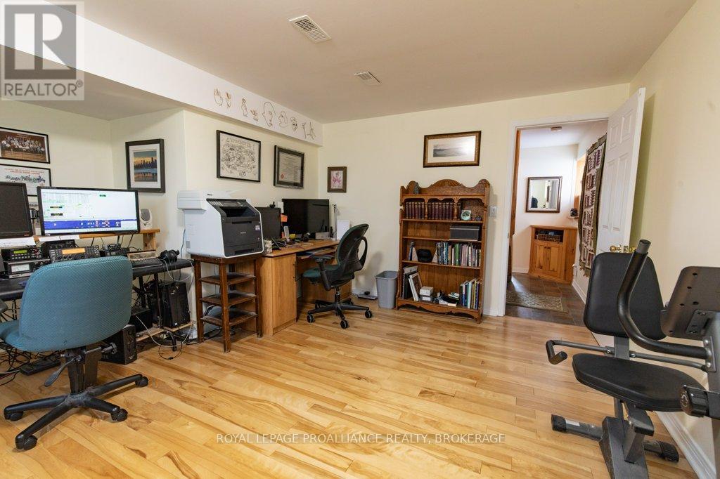 1558 Highway 96, Frontenac Islands, Ontario  K0H 2Y0 - Photo 21 - X13025030