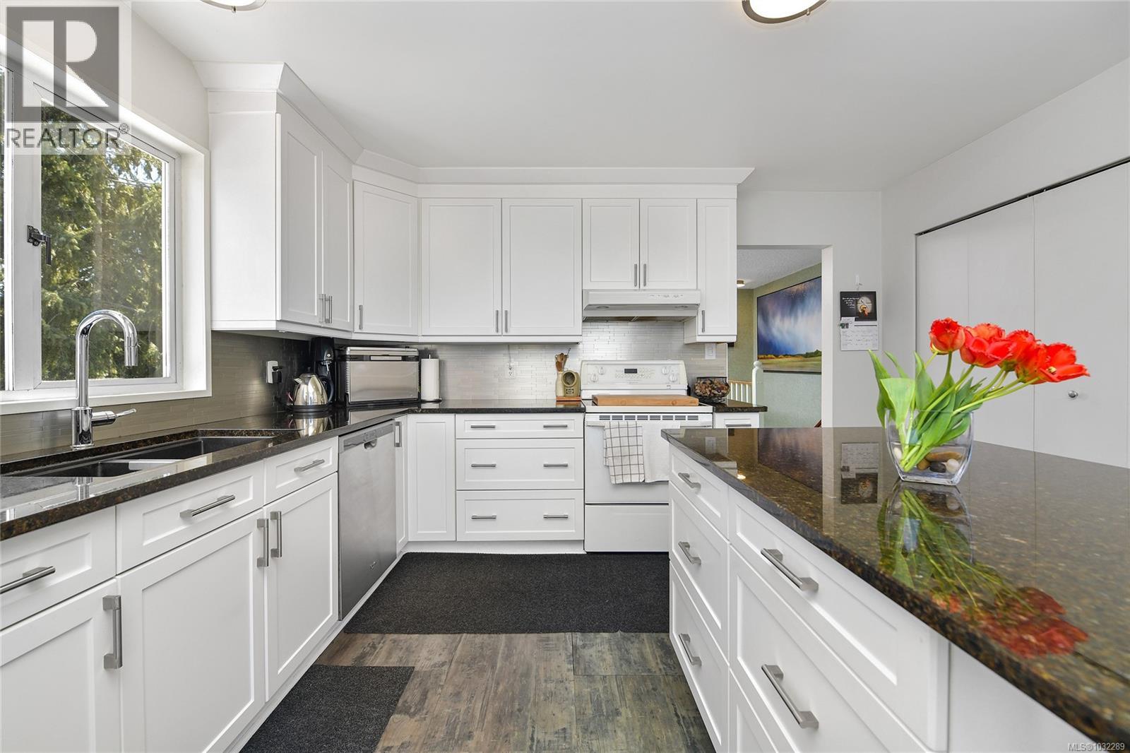 176 Island Hwy, View Royal, British Columbia  V9B 1G2 - Photo 4 - 1032289