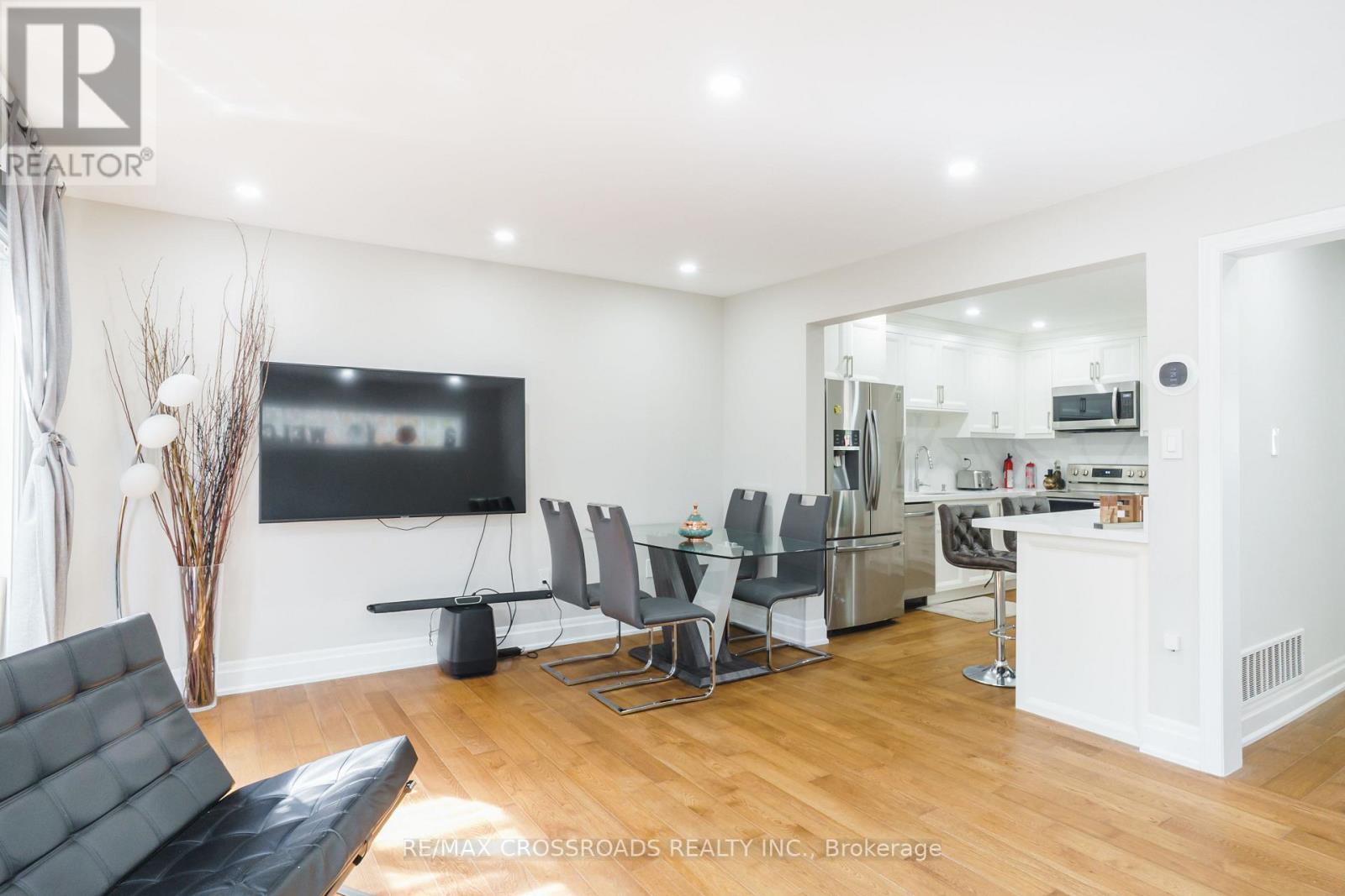 50 Widdifield Avenue, Newmarket, Ontario  L3X 1Z4 - Photo 2 - N13024710