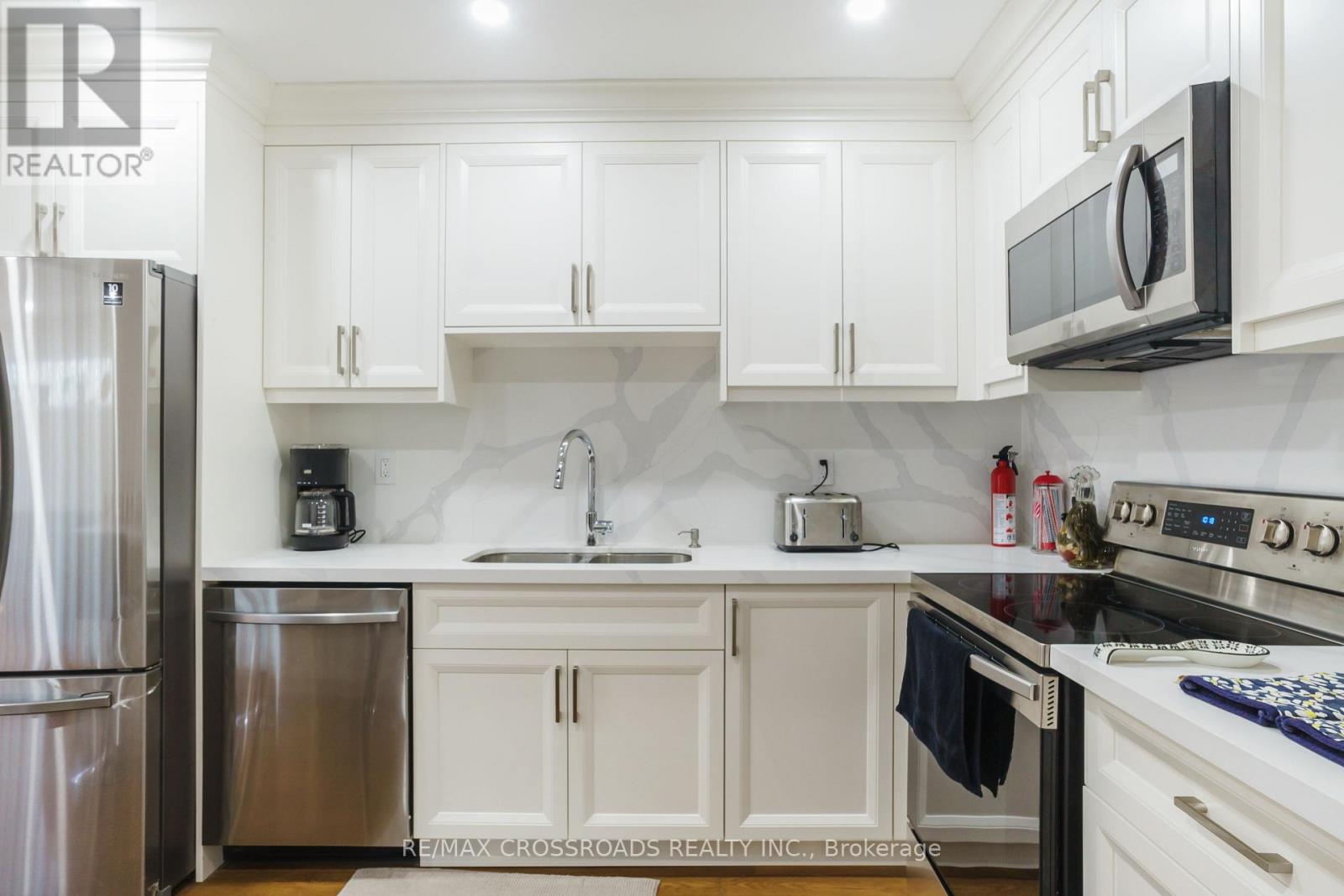 50 Widdifield Avenue, Newmarket, Ontario  L3X 1Z4 - Photo 3 - N13024710