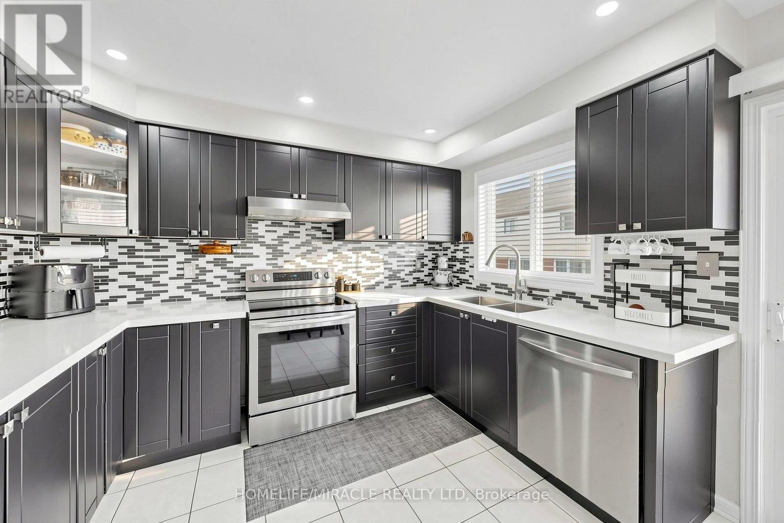 361 Brisdale Drive NW, Brampton, Ontario  L7A 3M6 - Photo 12 - W13017258