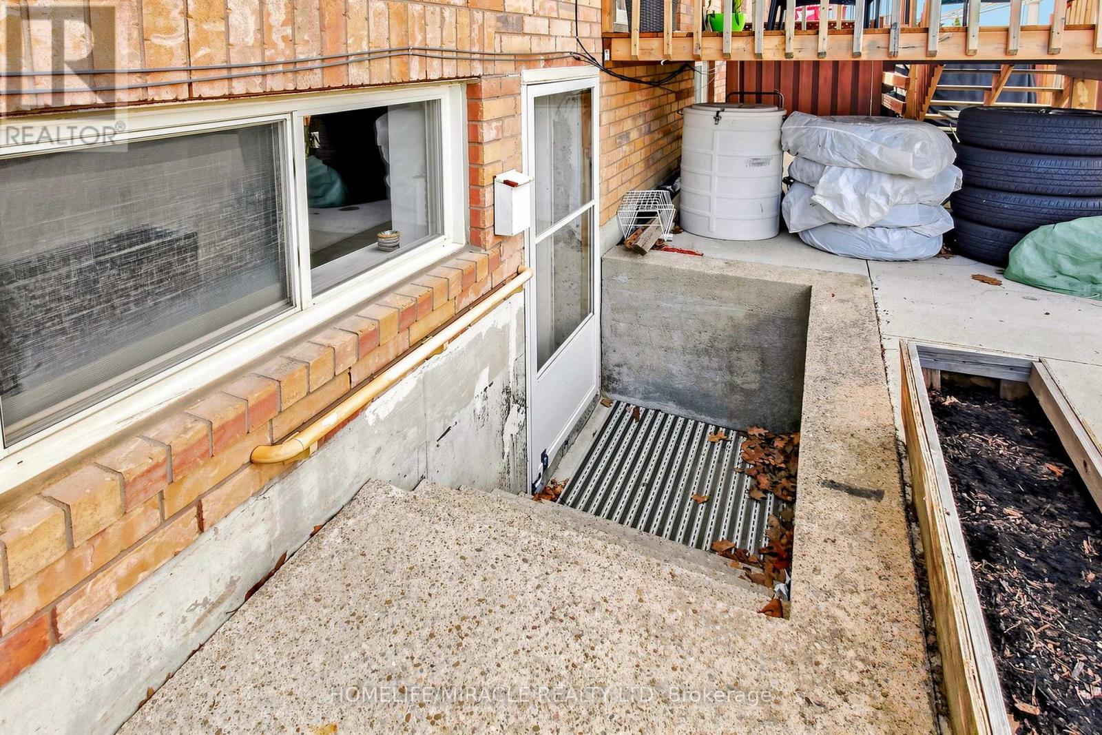 361 Brisdale Drive NW, Brampton, Ontario  L7A 3M6 - Photo 40 - W13017258