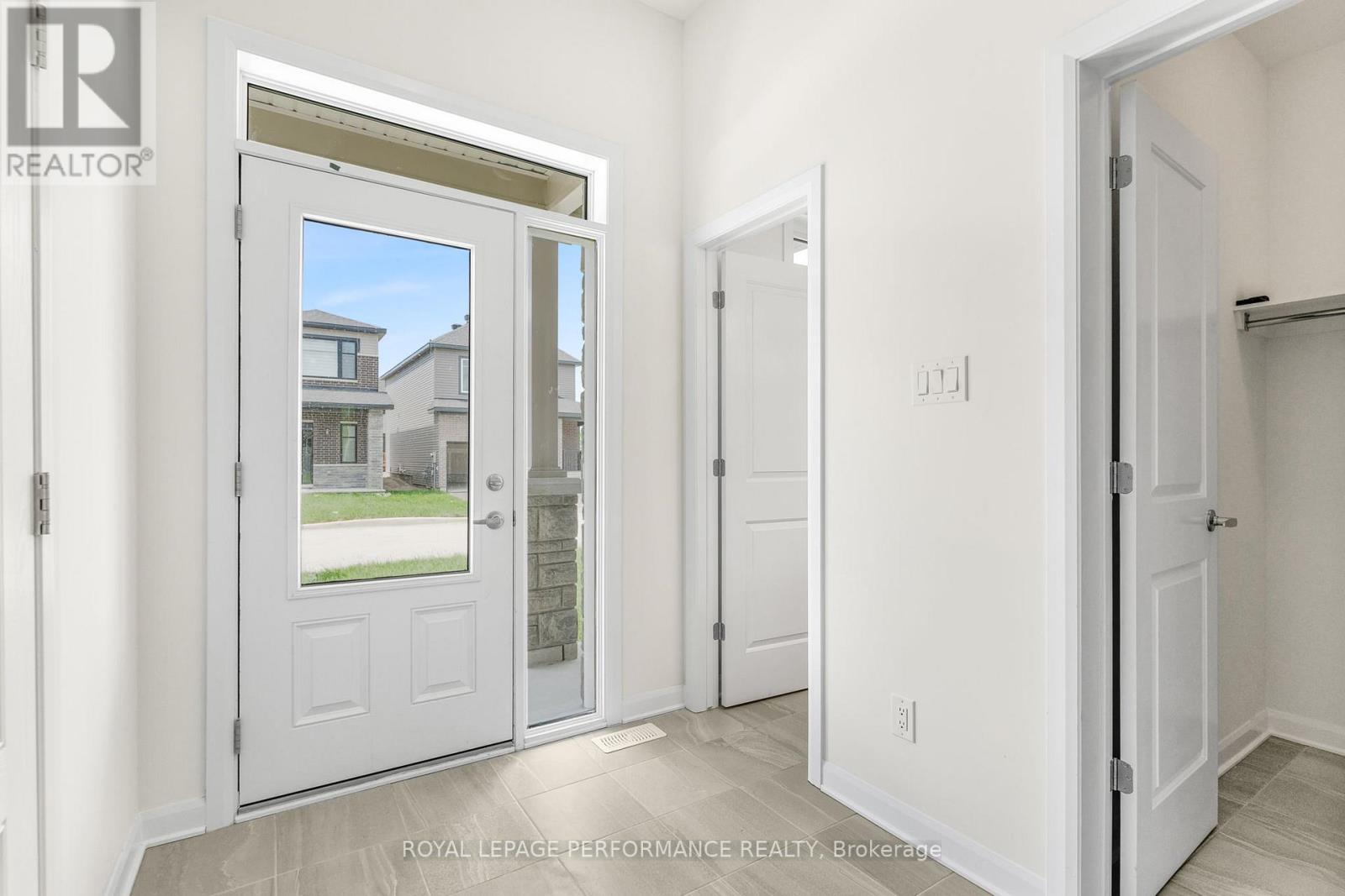 319 Elsie Macgill Walk, Ottawa, Ontario  K2W 0K7 - Photo 3 - X13024912