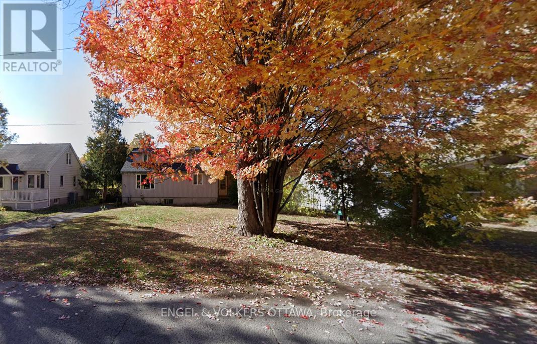 72 SCRIVENS STREET, Ottawa, Ontario