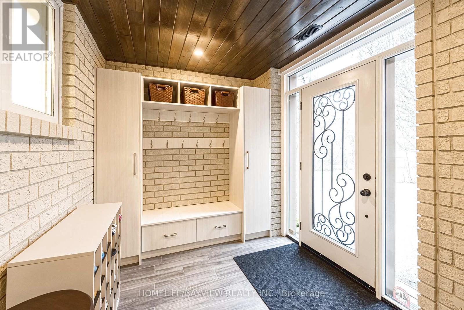 25 Whispering Pine Trail, Aurora, Ontario  L4G 5C7 - Photo 4 - N13019206