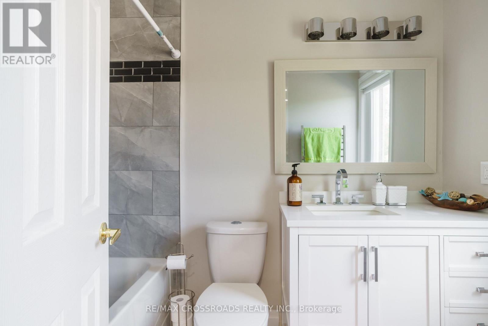 50 Widdifield Avenue, Newmarket, Ontario  L3X 1Z4 - Photo 12 - N13024710