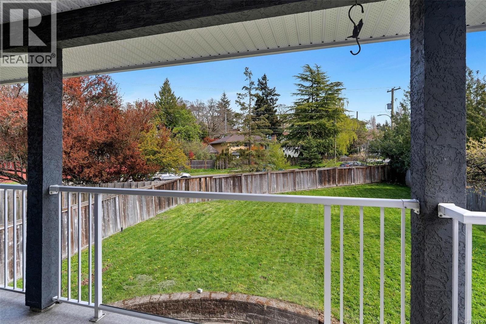 3859 Epsom Dr, Saanich, British Columbia  V8P 3S8 - Photo 30 - 1032790