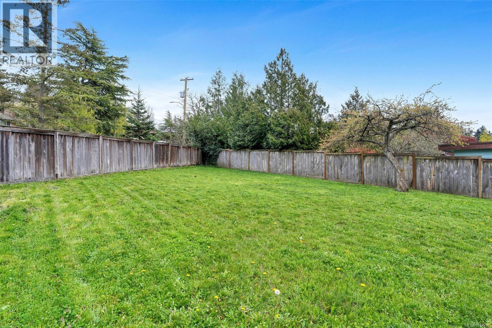 3859 Epsom Dr, Saanich, British Columbia  V8P 3S8 - Photo 52 - 1032790