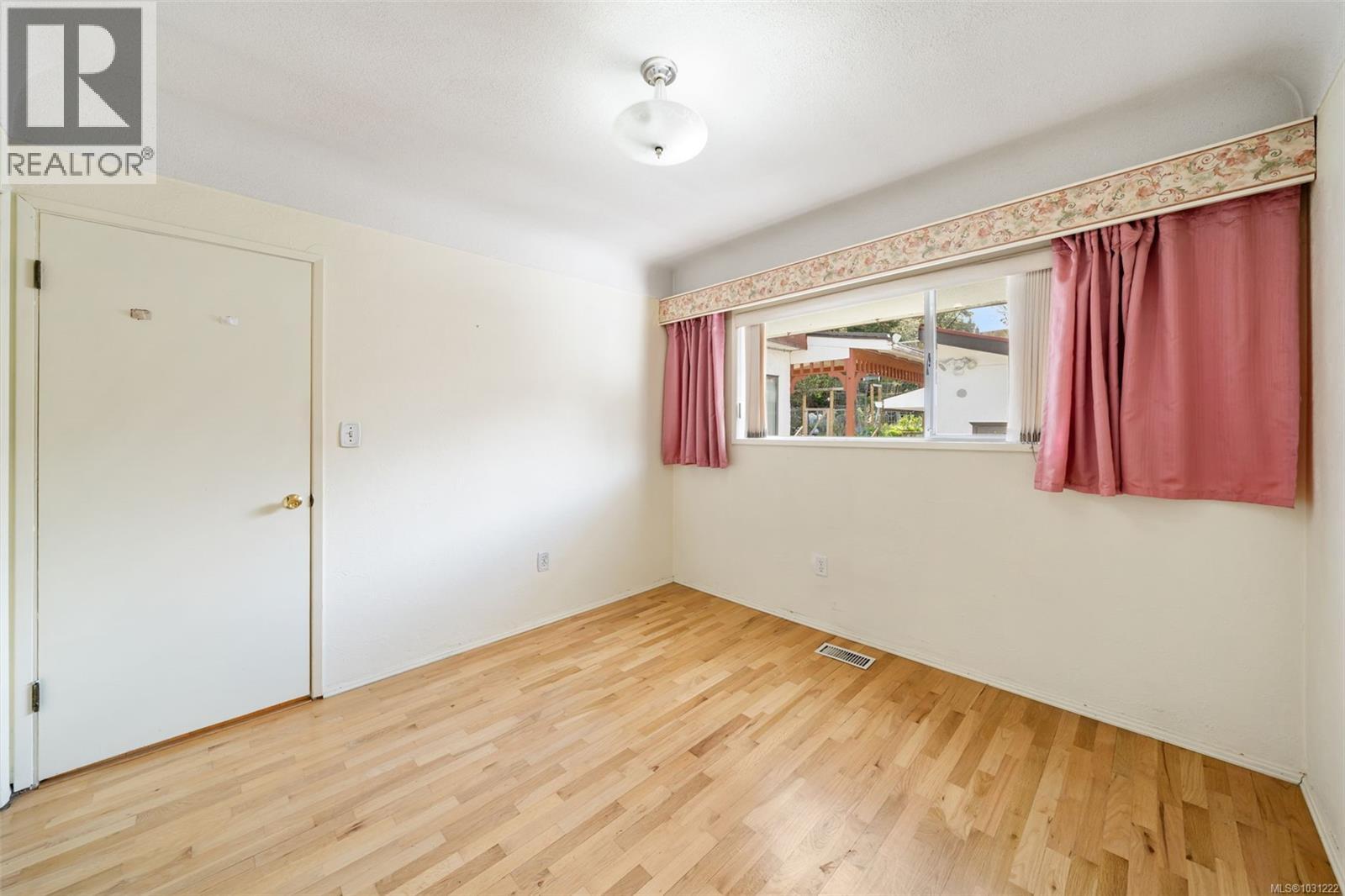 1075 Lodge Ave, Saanich, British Columbia  V8X 3B2 - Photo 19 - 1031222