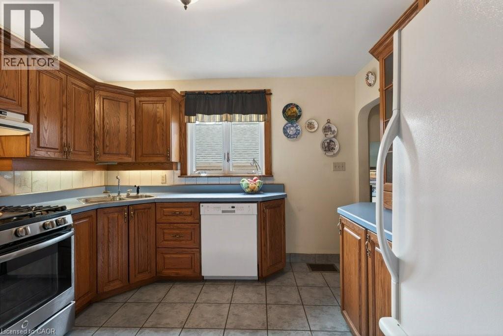 57 Park Avenue E, Burlington, Ontario  L7T 1Y2 - Photo 8 - 40819035