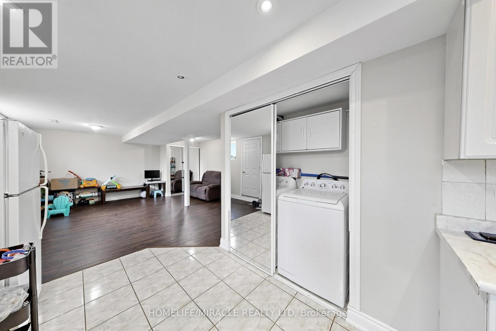 361 Brisdale Drive NW, Brampton, Ontario  L7A 3M6 - Photo 33 - W13017258