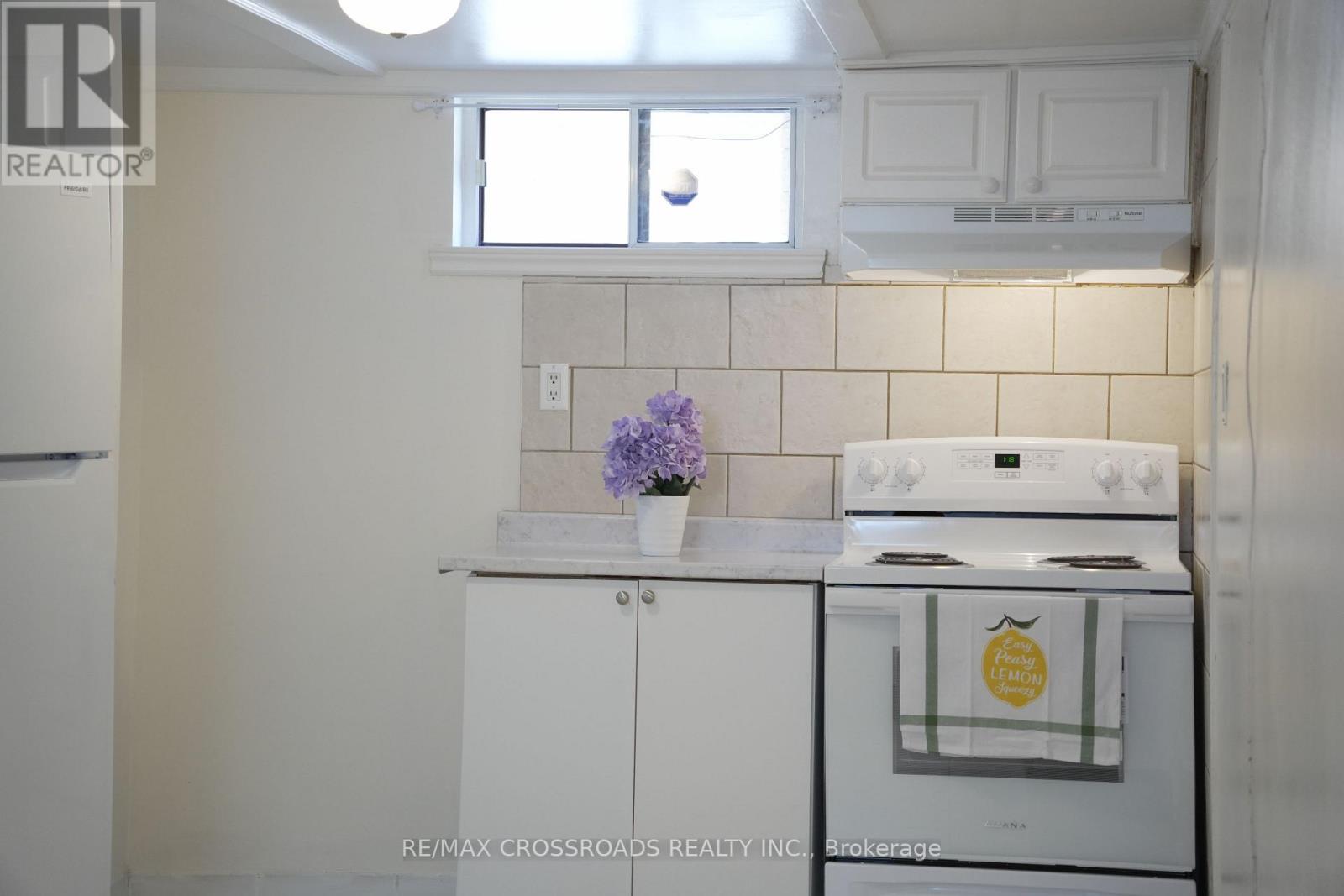 30 Hearst Circle, Toronto, Ontario  M6M 2T7 - Photo 18 - W13024378