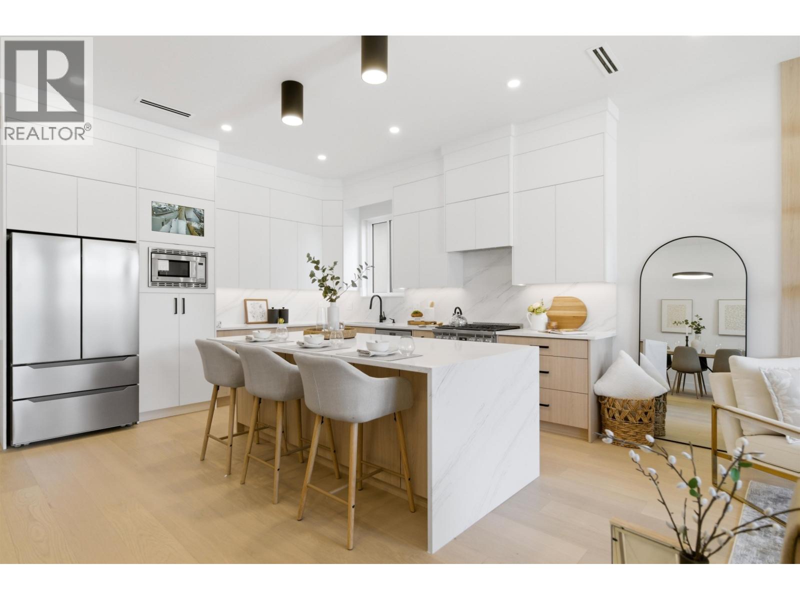 5 5406 Manor Street, Burnaby, British Columbia  V5G 1B7 - Photo 3 - R3113911