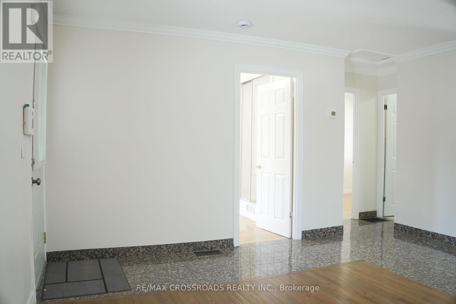 30 Hearst Circle, Toronto, Ontario  M6M 2T7 - Photo 8 - W13024378