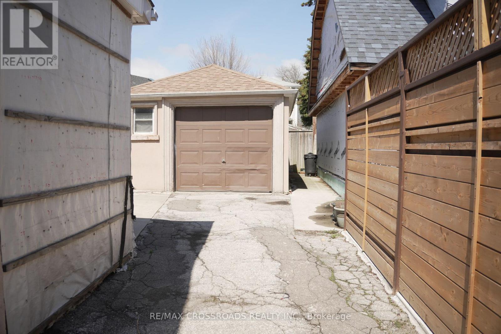 30 Hearst Circle, Toronto, Ontario  M6M 2T7 - Photo 4 - W13024378