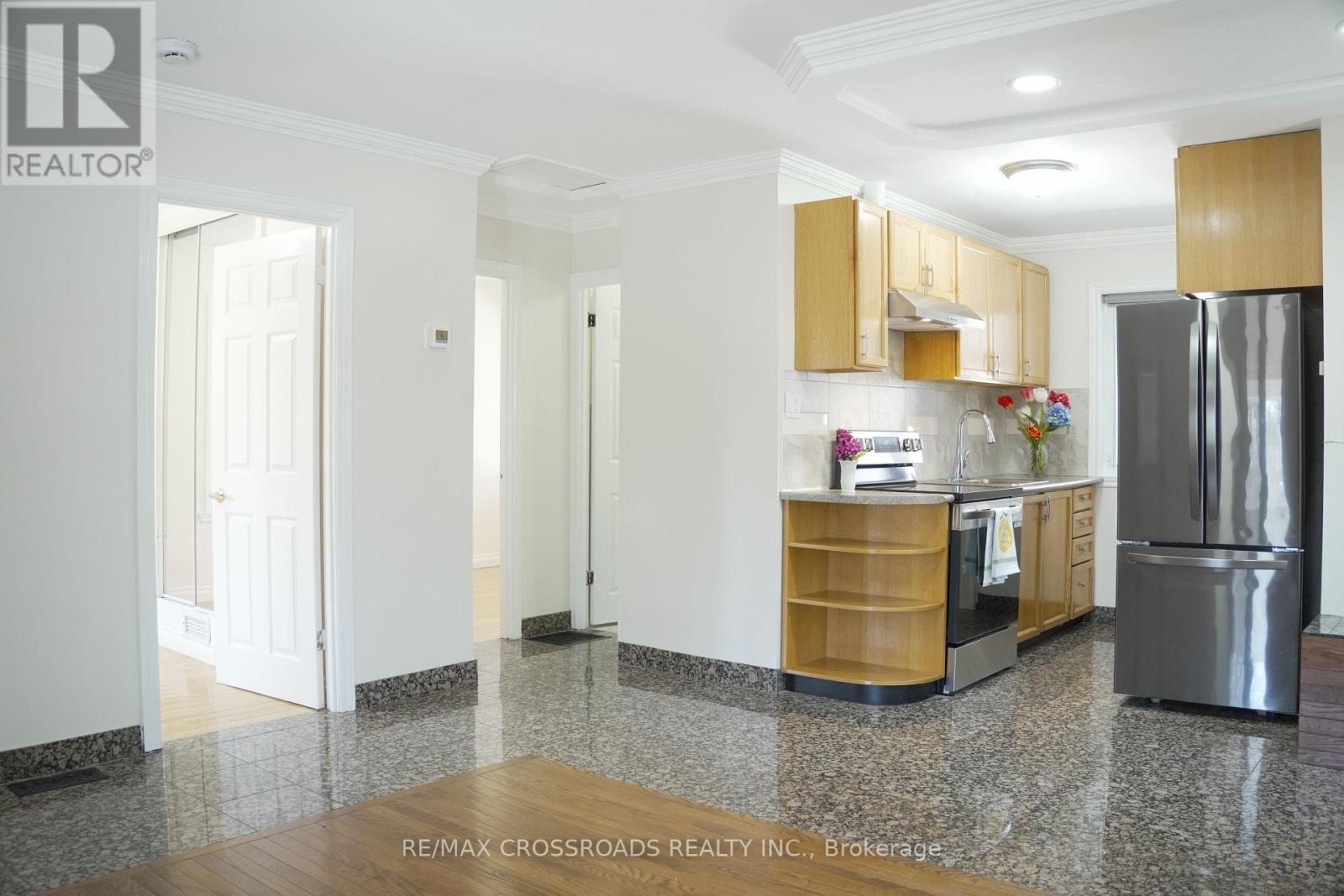 30 Hearst Circle, Toronto, Ontario  M6M 2T7 - Photo 9 - W13024378