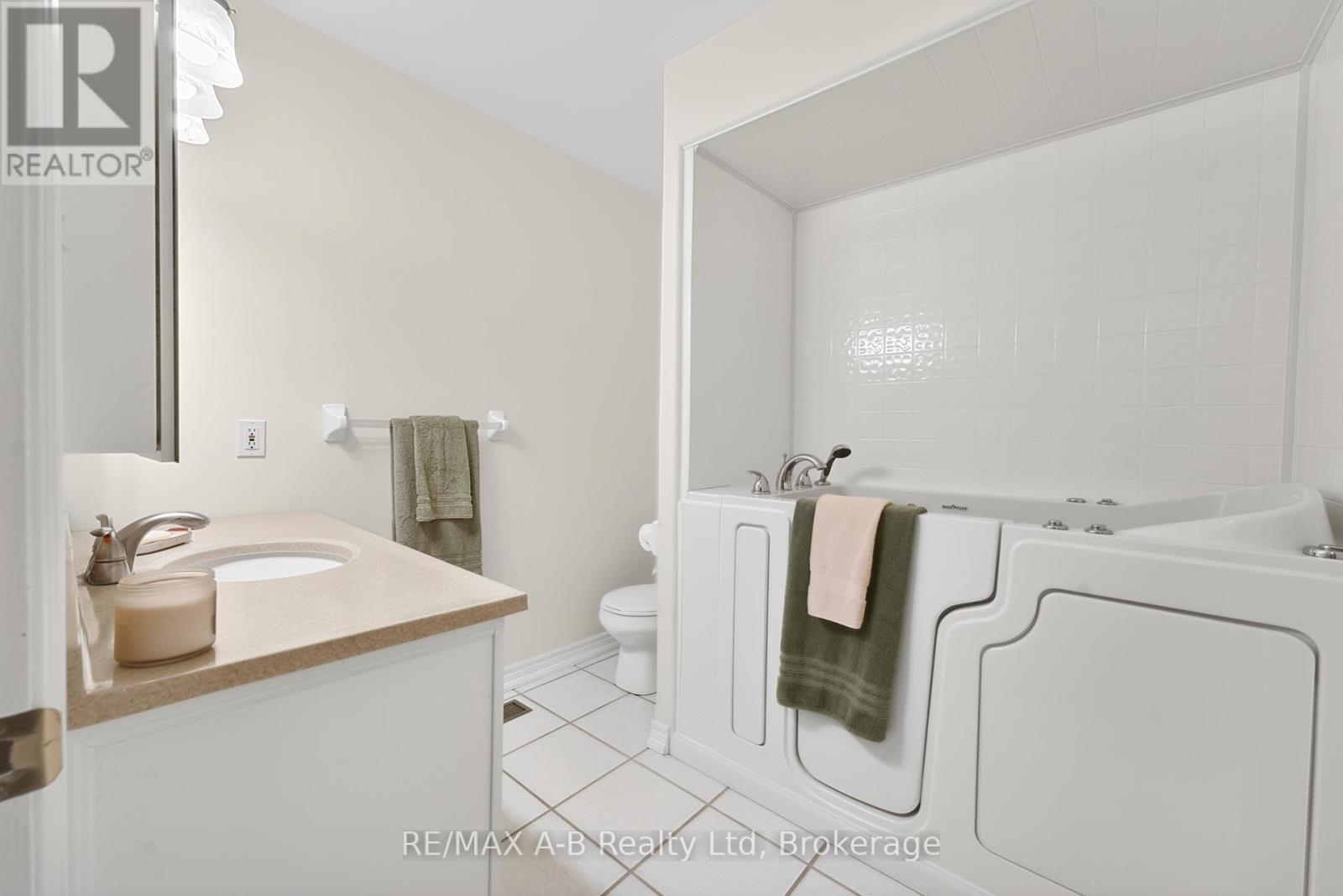 23 - 24 Griffiths Drive, Brant, Ontario  N3L 4C5 - Photo 13 - X13024984