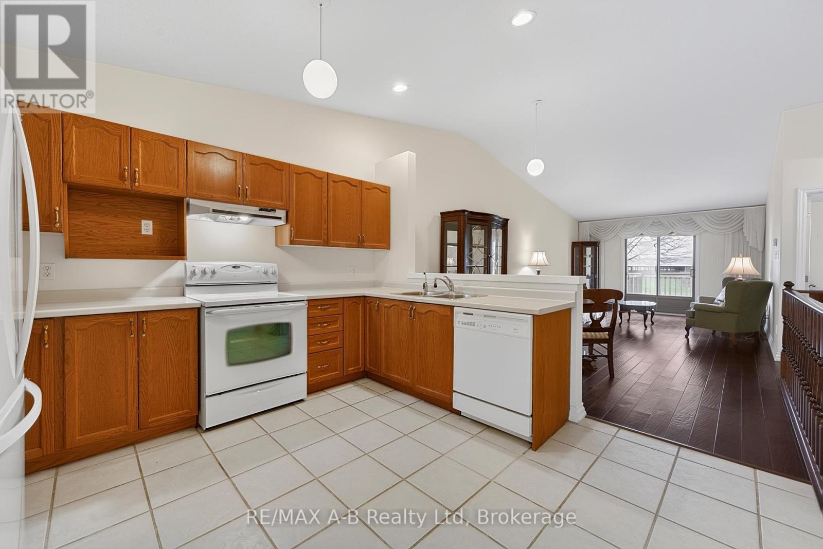 23 - 24 Griffiths Drive, Brant, Ontario  N3L 4C5 - Photo 5 - X13024984