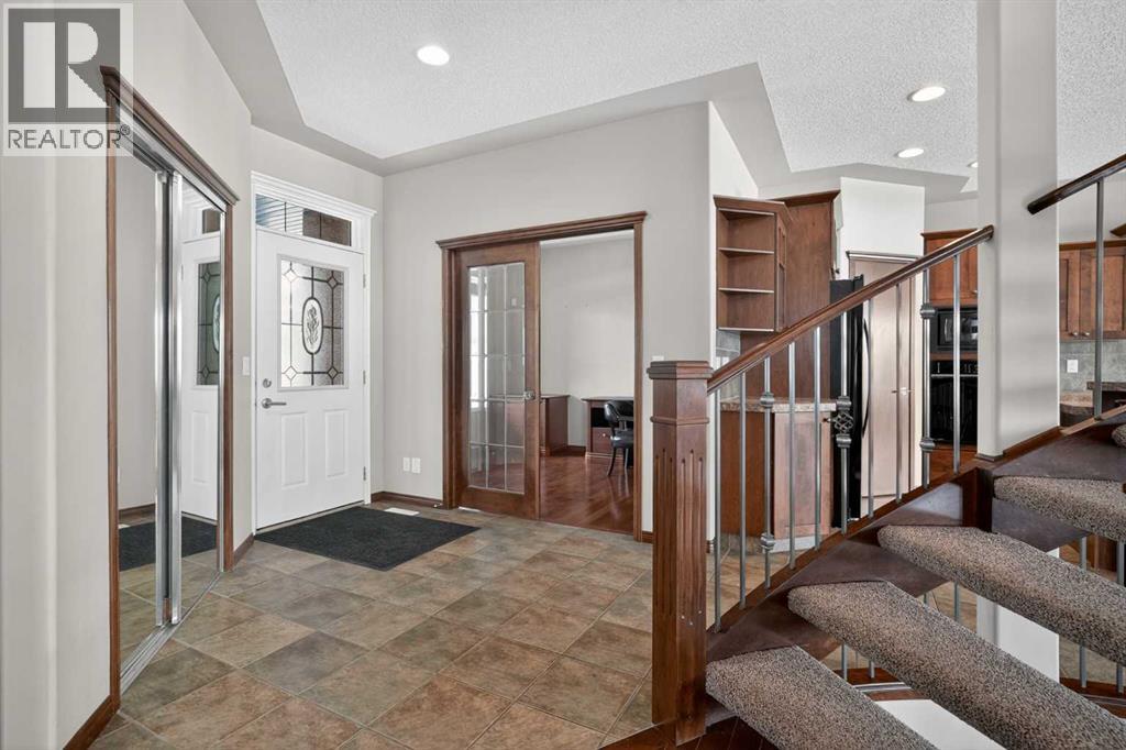 70 Panatella Circle Nw, Calgary, Alberta  T3K 5Z7 - Photo 9 - A2301330