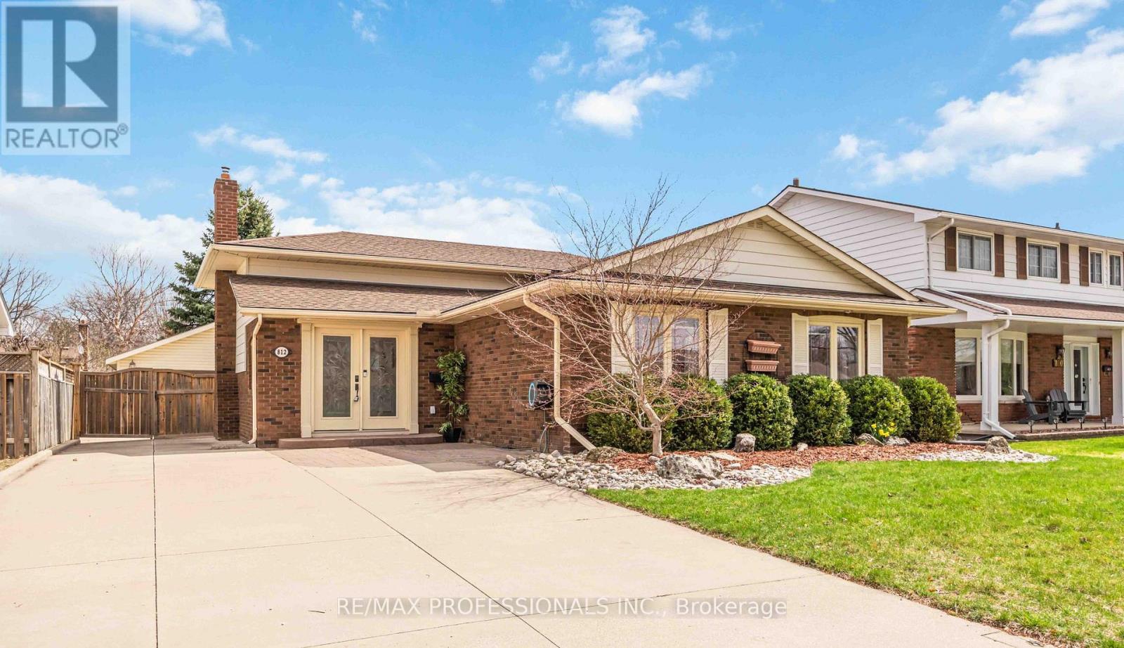 812 DANBURY CRESCENT, Sarnia, Ontario