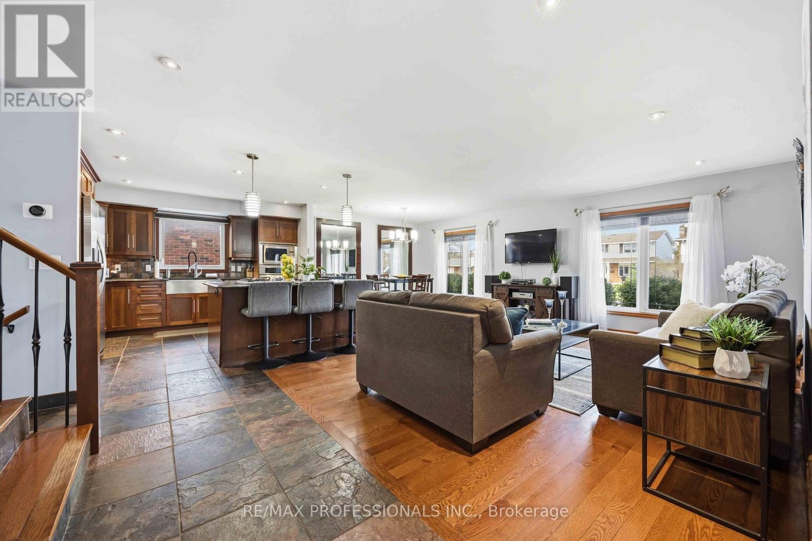 812 Danbury Crescent, Sarnia, Ontario  N7S 4L8 - Photo 3 - X13003432